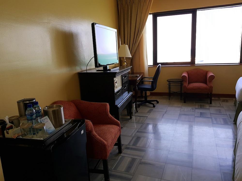 Radisson Fort George Hotel and Marina