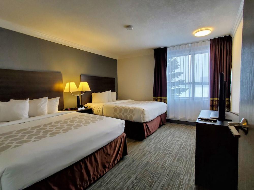 Super 8 by Wyndham Macleod Trail Calgary