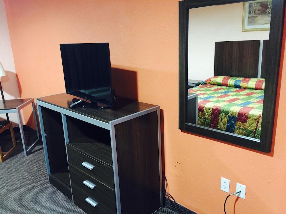 Scottish Inn & Suites - Hobby Airport