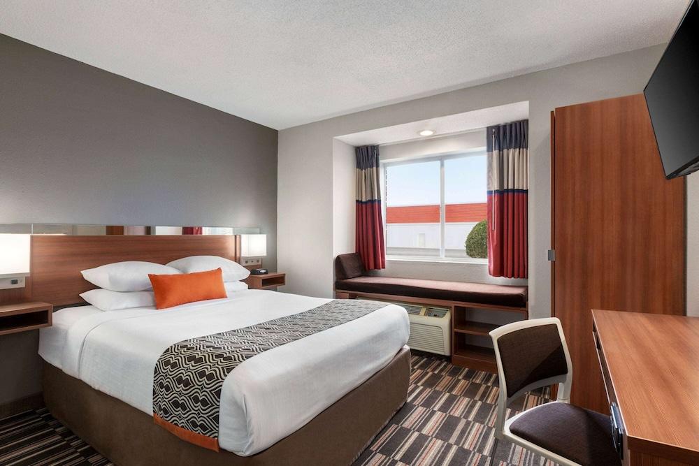 Microtel Inn & Suites by Wyndham Tifton