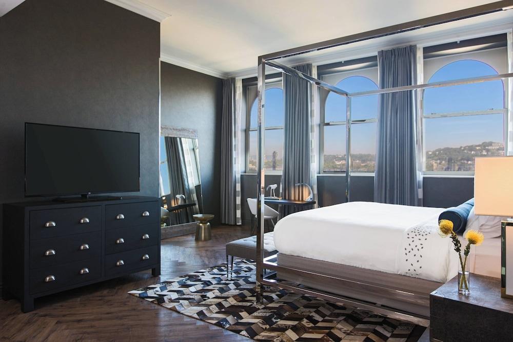 Renaissance Pittsburgh Hotel