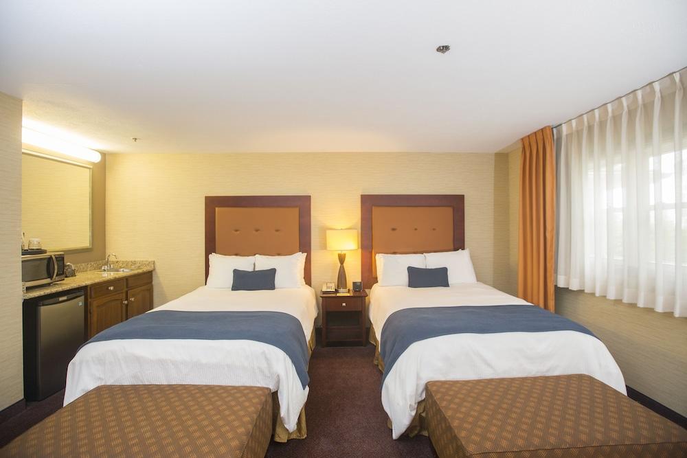 Ivy Court Inn & Suites