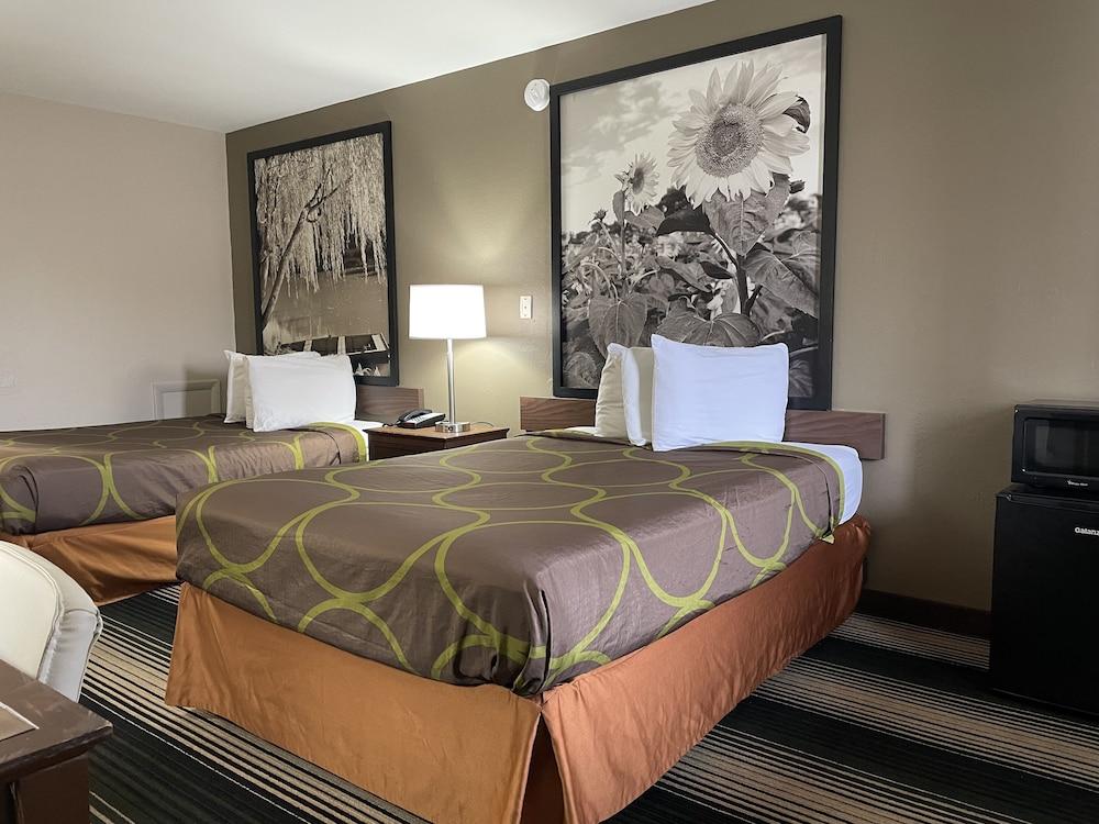 Super 8 by Wyndham Junction City