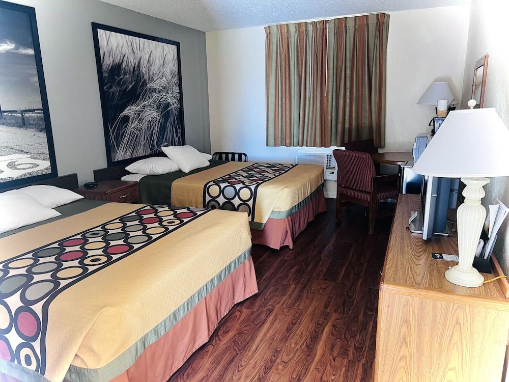 Super 8 by Wyndham Dodge City