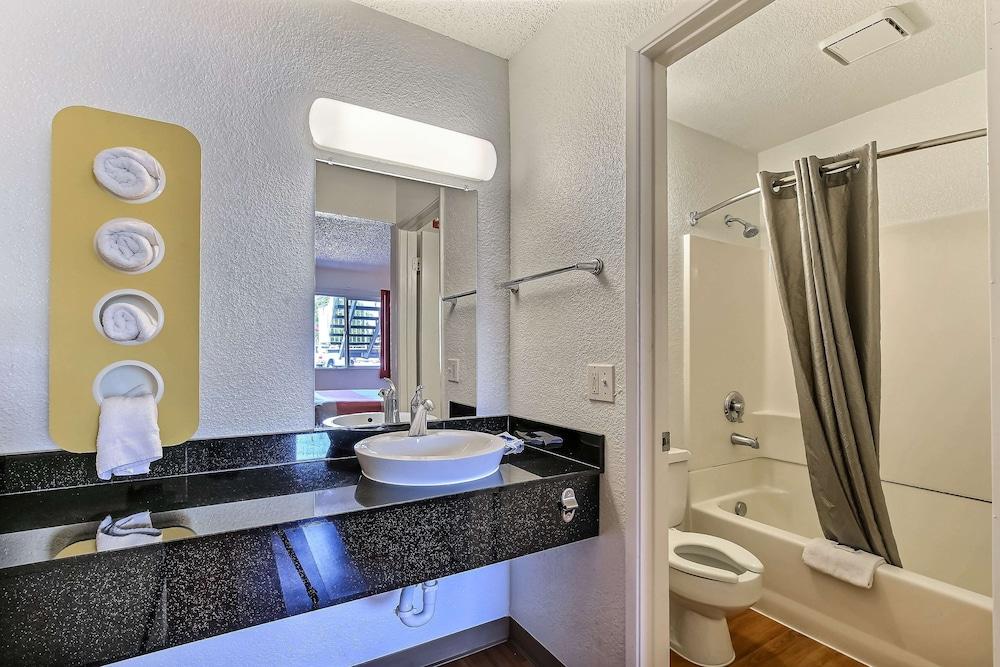 Motel 6 Pleasanton, CA