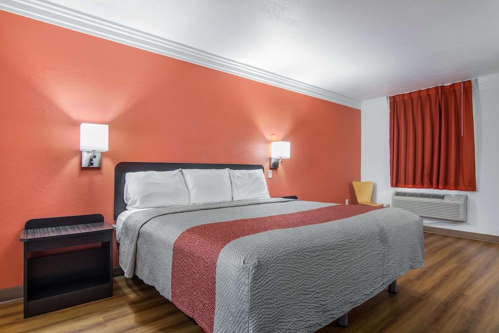 Motel 6 Marshall, TX