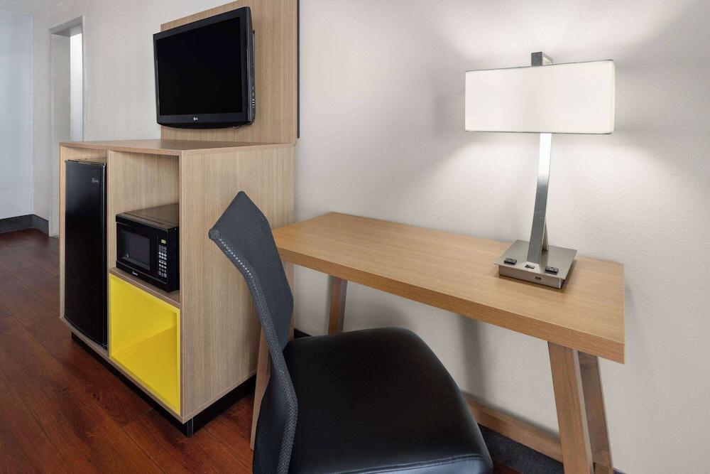 Days Inn by Wyndham Americus