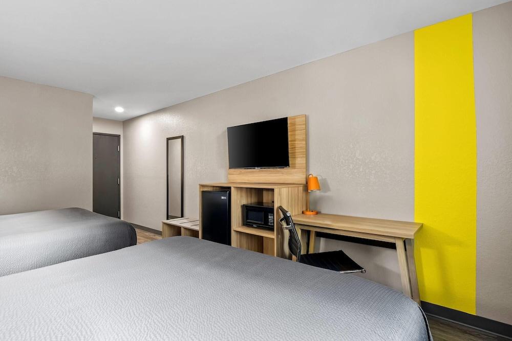 Super 8 by Wyndham Lewiston Auburn Area