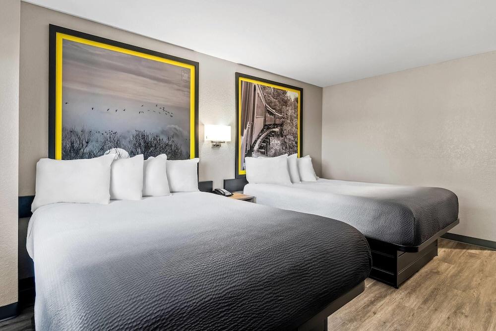 Super 8 by Wyndham Lewiston Auburn Area