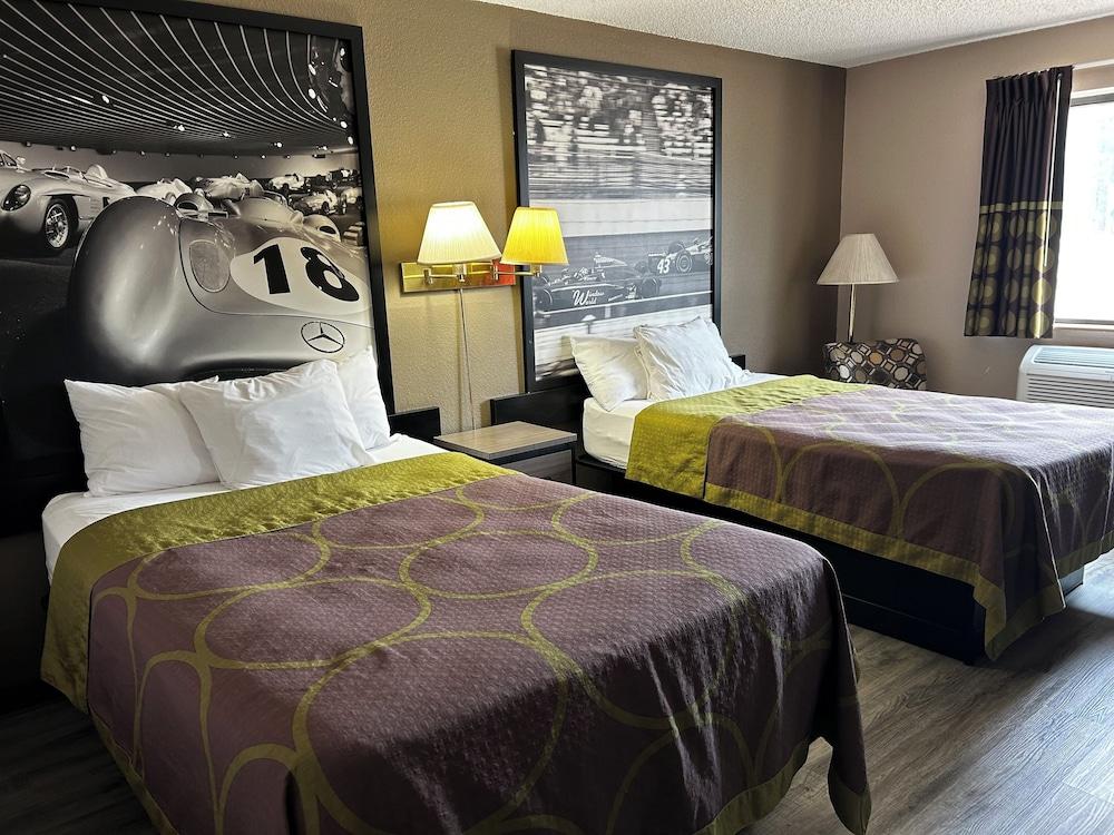 Super 8 by Wyndham Knoxville