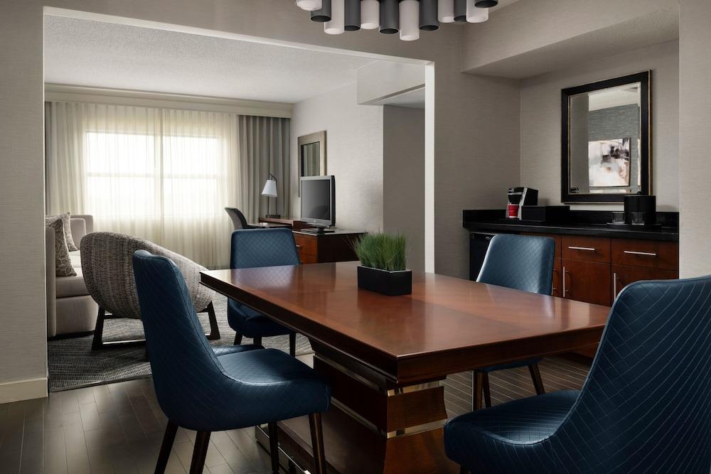 Minneapolis Marriott Northwest Hotel & Conference Center