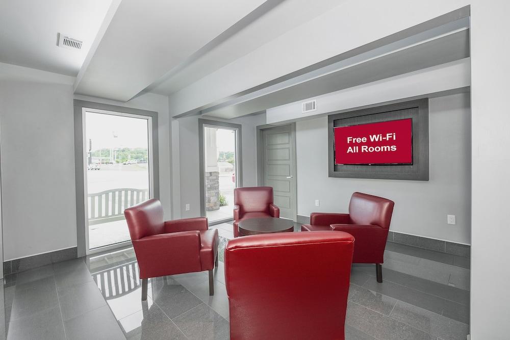 Red Roof Inn & Suites Calhoun