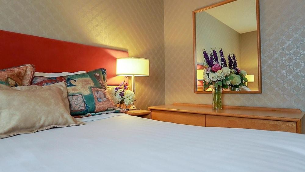 Cartier Place Suite Hotel