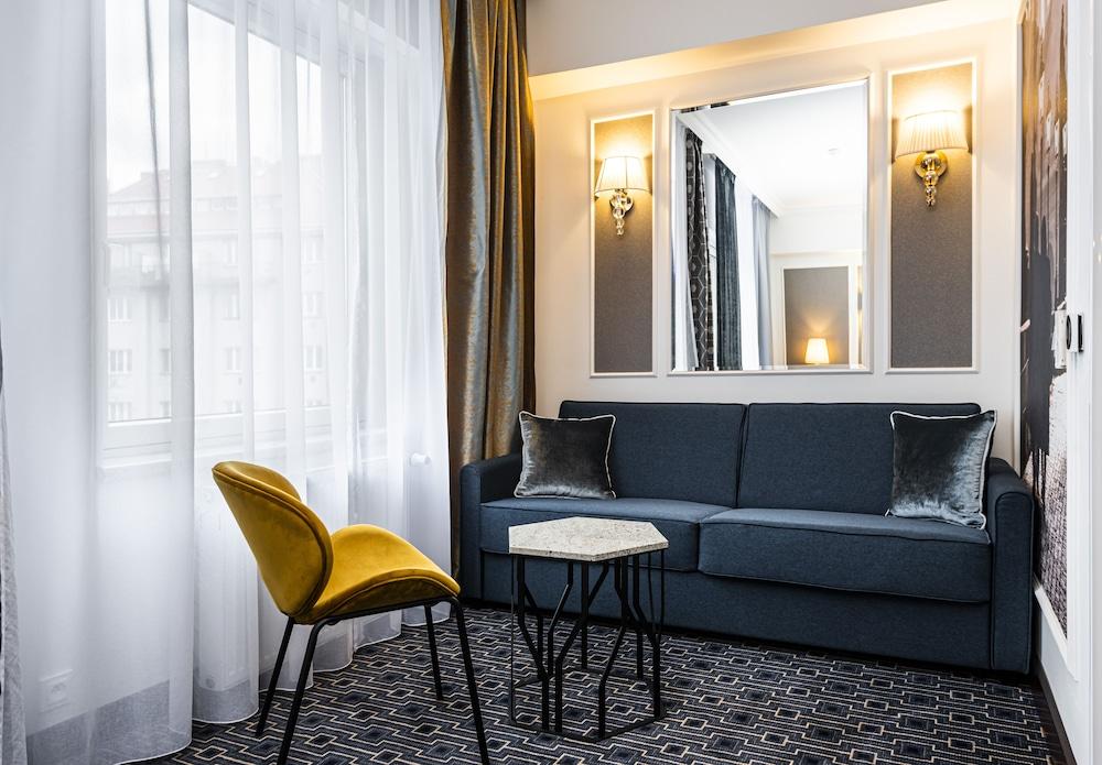 Grand Hotel International