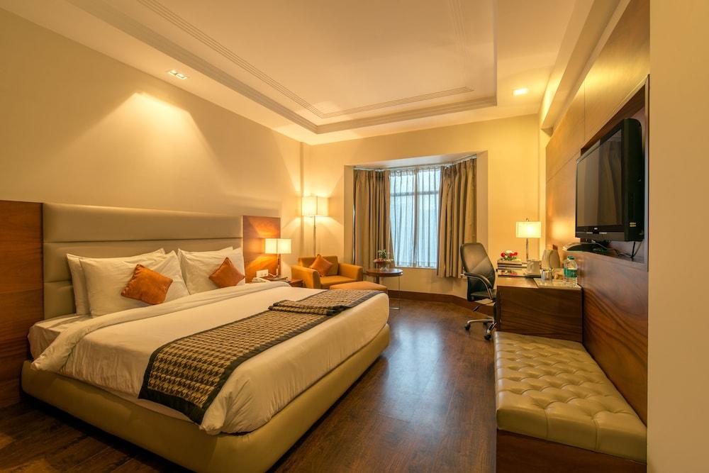 Howard Plaza - The Fern Agra