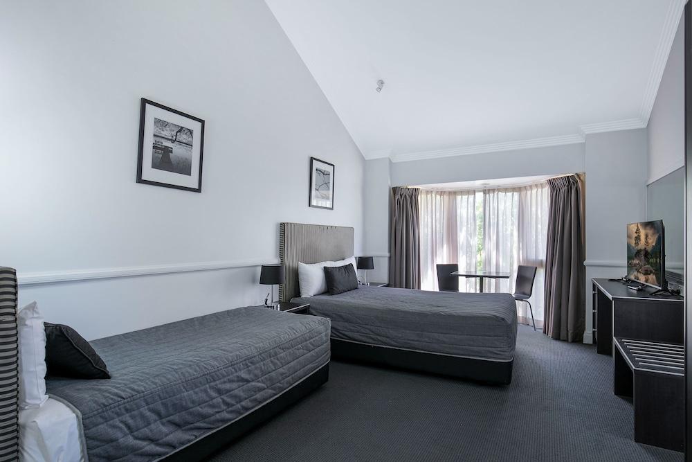 Comfort Inn & Suites Northgate Airport