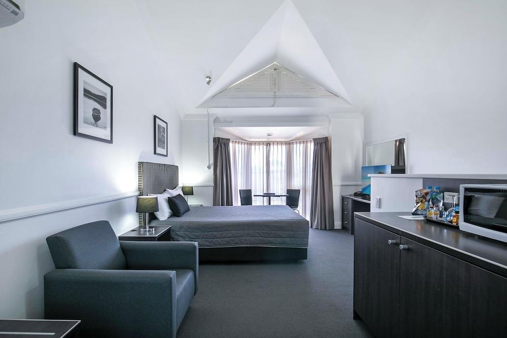 Comfort Inn & Suites Northgate Airport