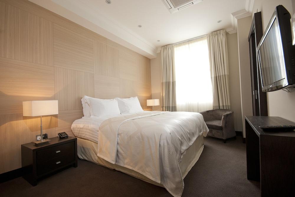 130 Queen's Gate Apartments