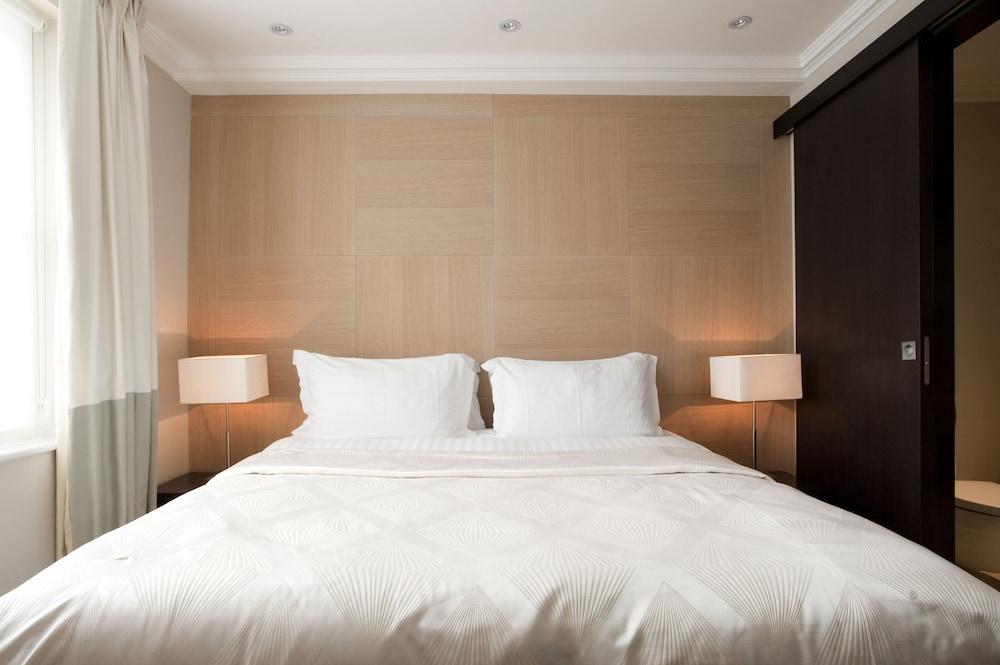 130 Queen's Gate Apartments