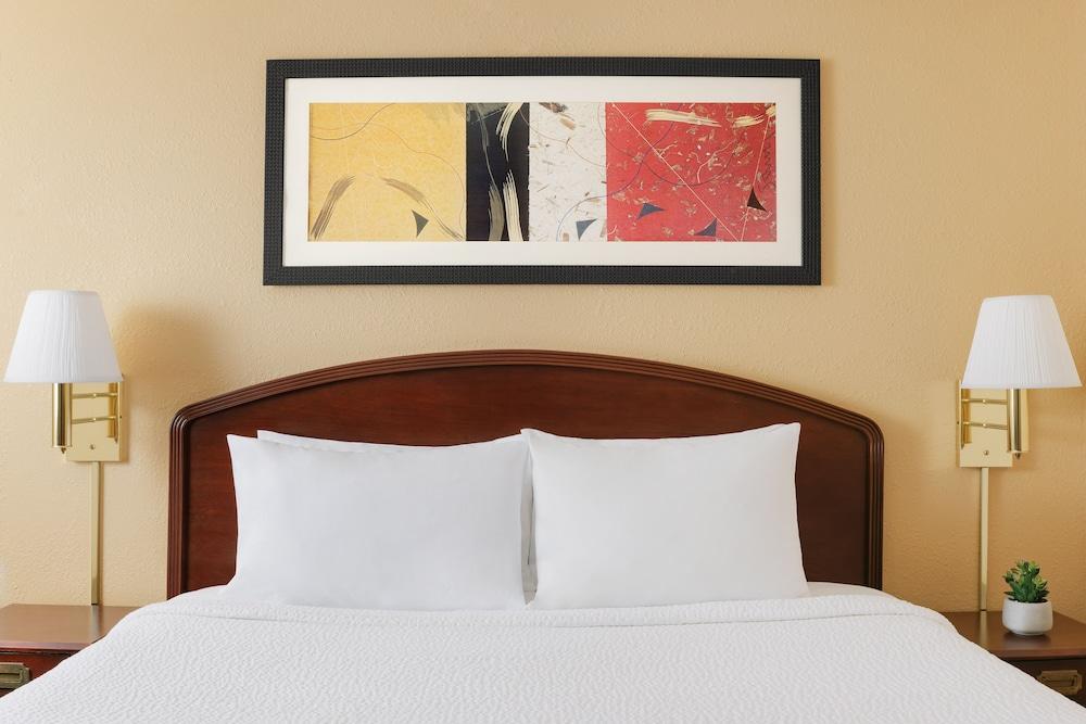 Courtyard Flint by Marriott