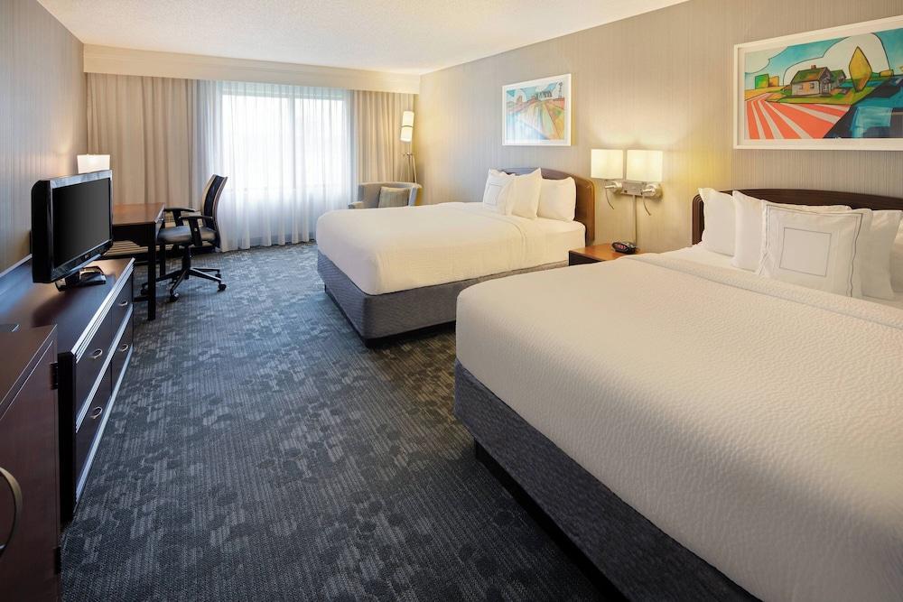 Courtyard by Marriott Grand Rapids Airport