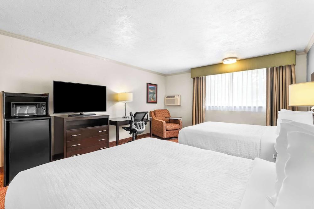Best Western Plus Parkway Inn