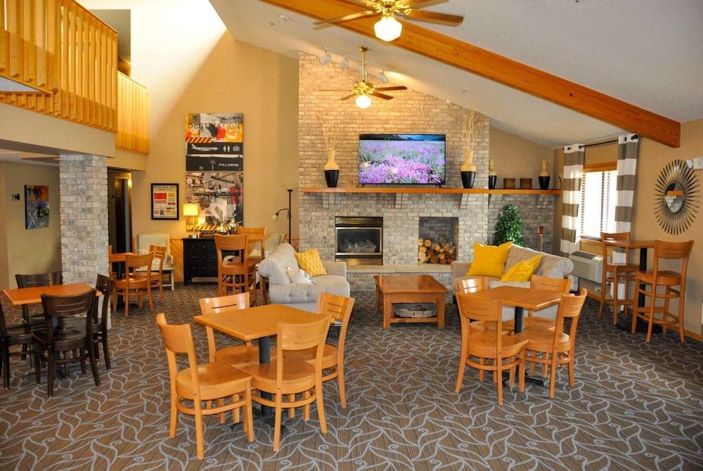 AmericInn by Wyndham Clear Lake