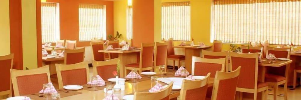 Hotel MB International-Palace Side