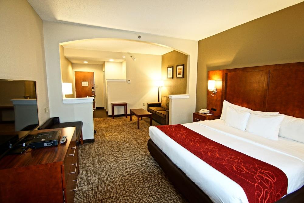 Comfort Suites Near University