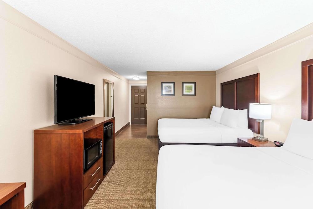 Comfort Inn & Suites Heath - Newark South