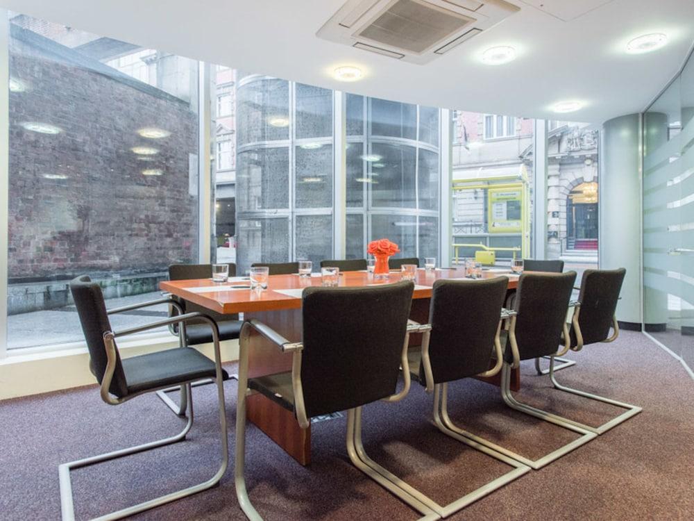 PREMIER SUITES Liverpool