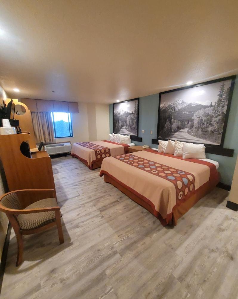 Super 8 by Wyndham Show Low