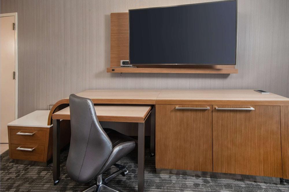 Comfort Inn & Suites Bethlehem Lehigh Valley Airport