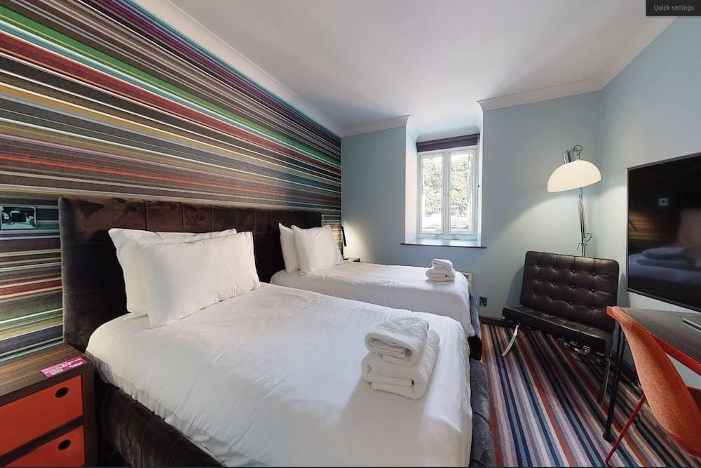 Village Hotel Leeds North