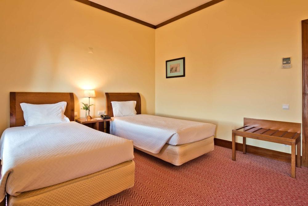 Golden Tulip Caramulo