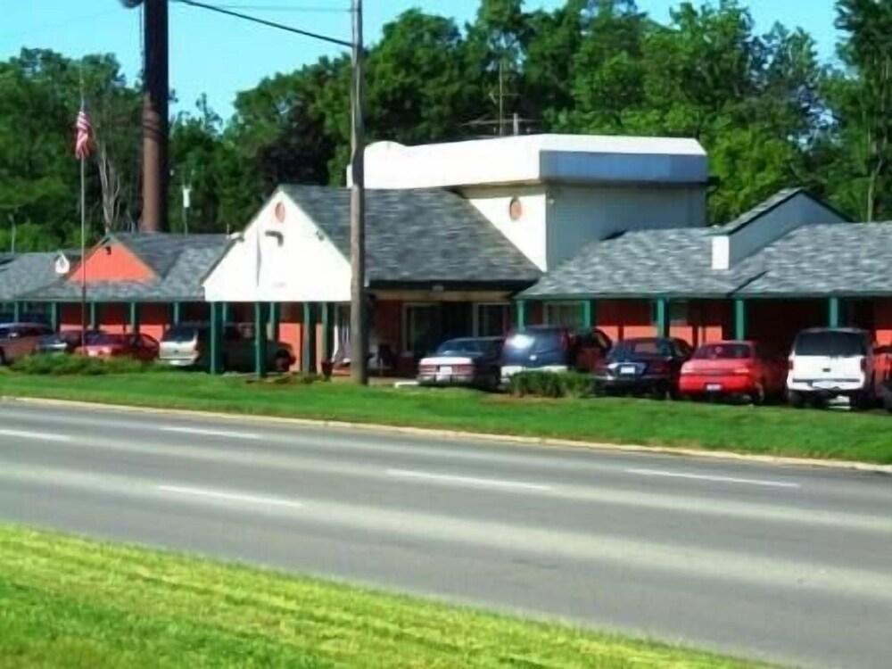 A Victory Inn & Suites - Detroit