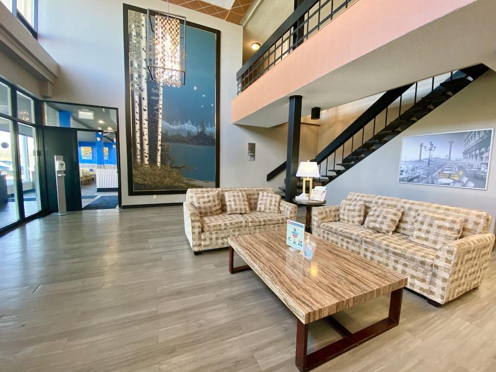 Ramada by Wyndham Whitecourt