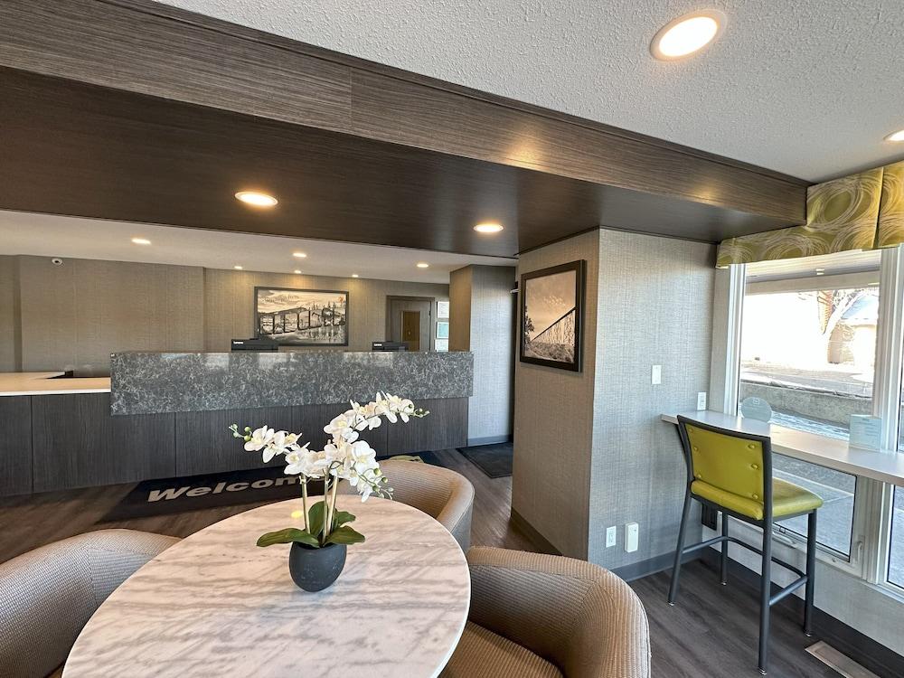 Super 8 by Wyndham Lethbridge