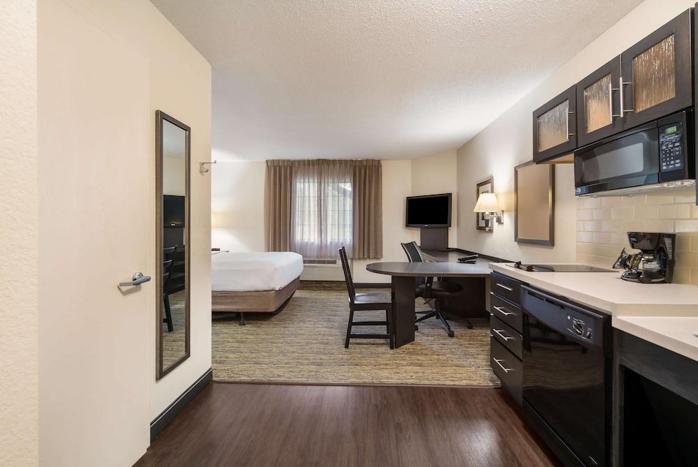 Sonesta Simply Suites Hampton