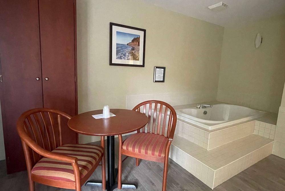 Super 8 by Wyndham Campbellton NB