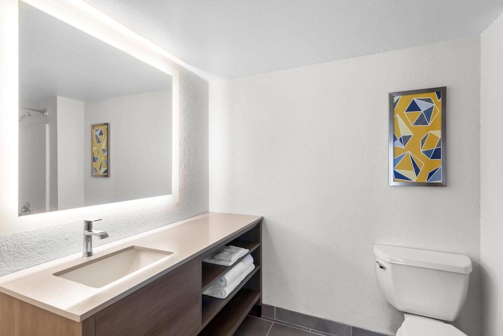 Comfort Suites Austin Airport