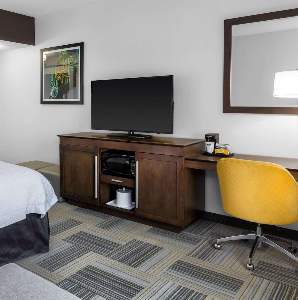 Hampton Inn & Suites Los Angeles/Hollywood