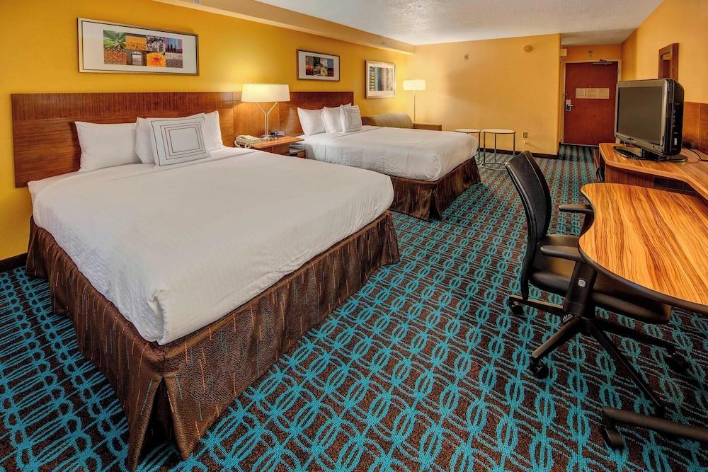 Fairfield Inn & Suites by Marriott Near Universal Orlando