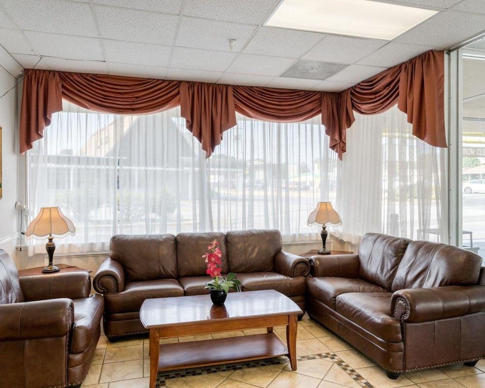 Rodeway Inn University