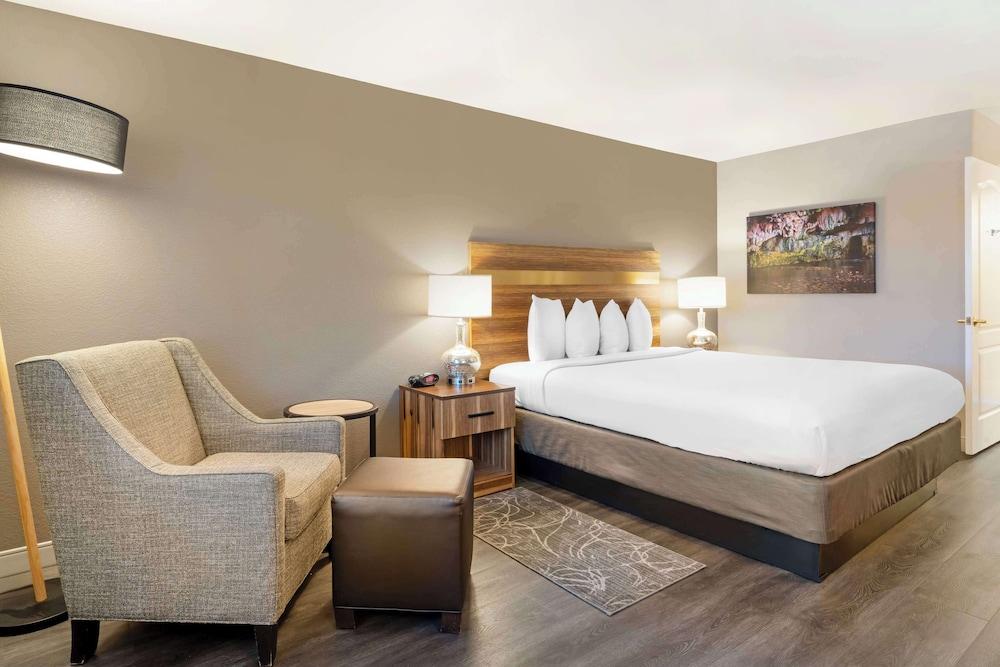 Best Western Cedar Inn & Suites