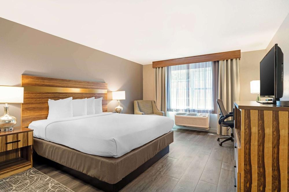 Best Western Cedar Inn & Suites