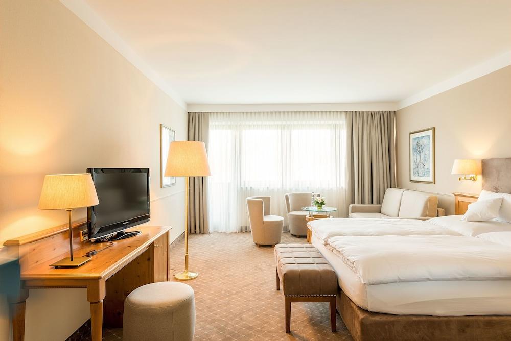 Bauer Hotel & Restaurant