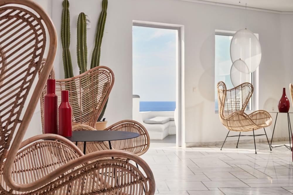 Kouros Hotel & Suites