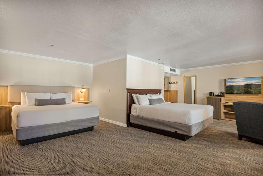 Chateau Big Bear Boutique Hotel, BW Signature Collection