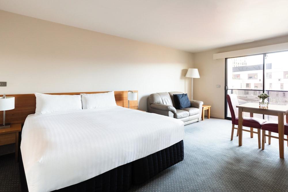 The Old Woolstore Apartment Hotel